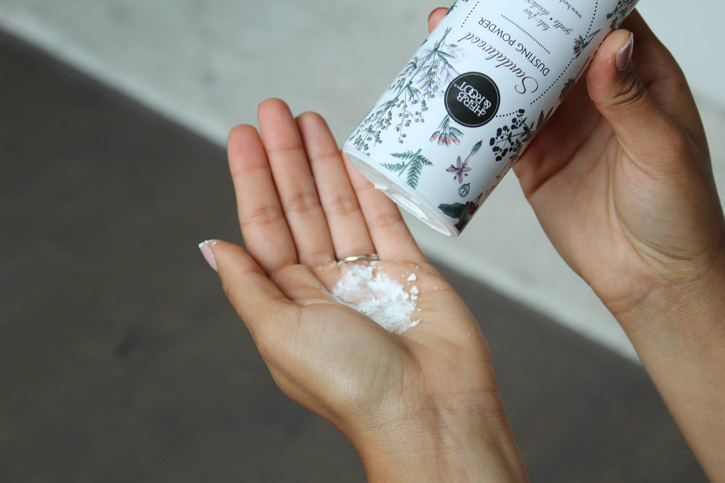 Sandalwood Dusting Powder Herb & Root