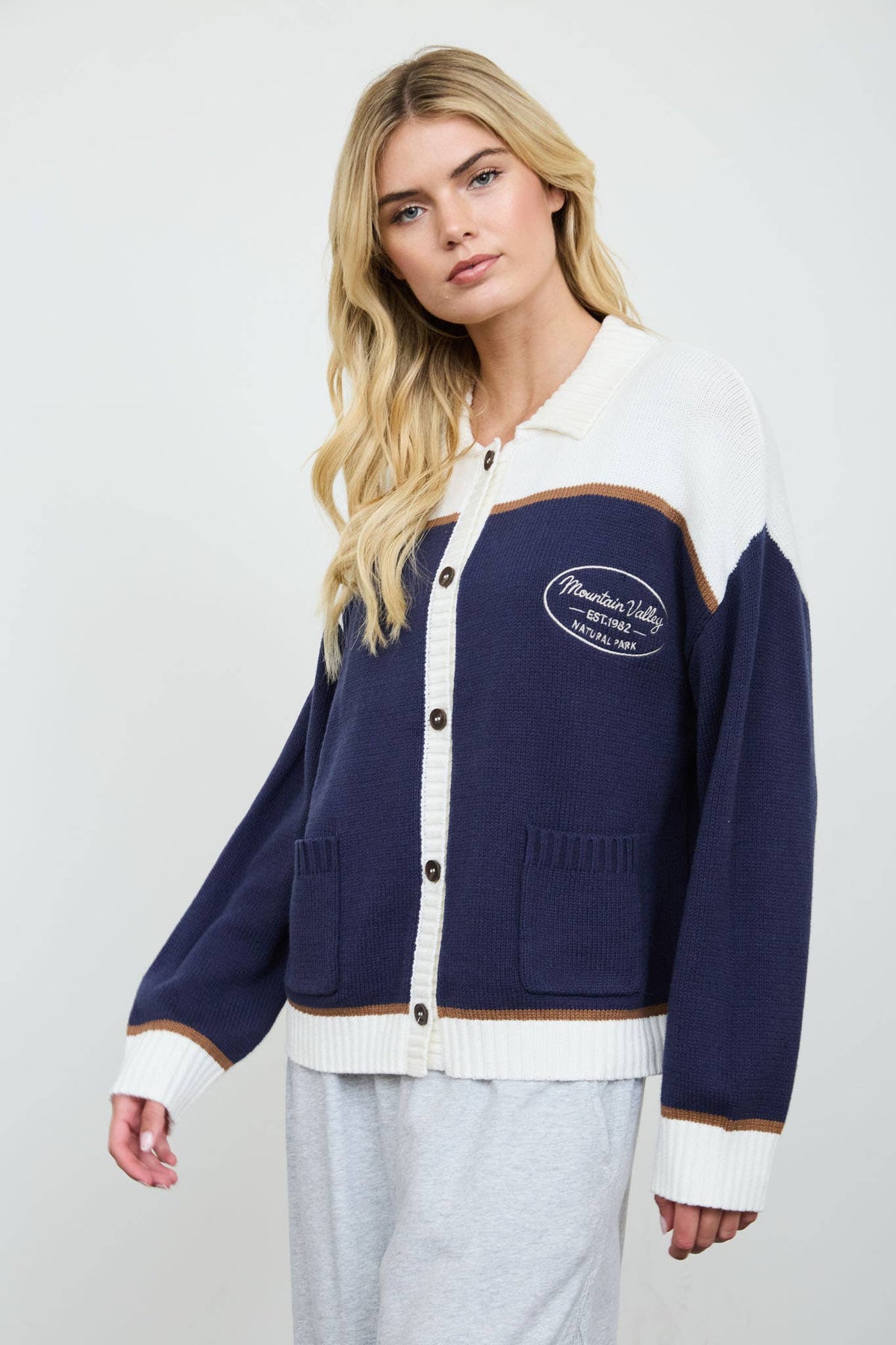 BEAR INTARSIA MOTIF KNIT CARDIGAN SWEATER