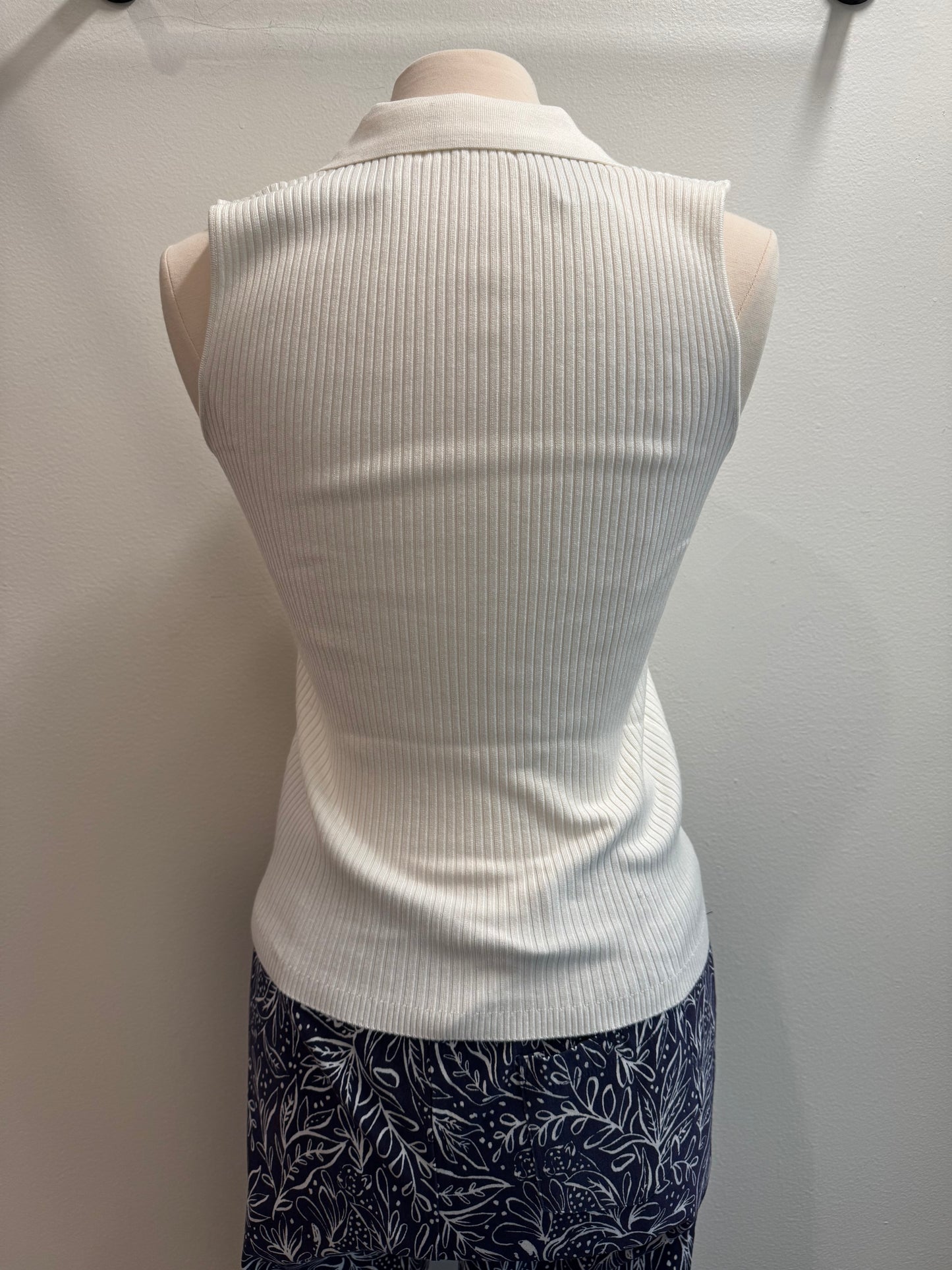 Ribbed Button Down Sleeveless Collar Top