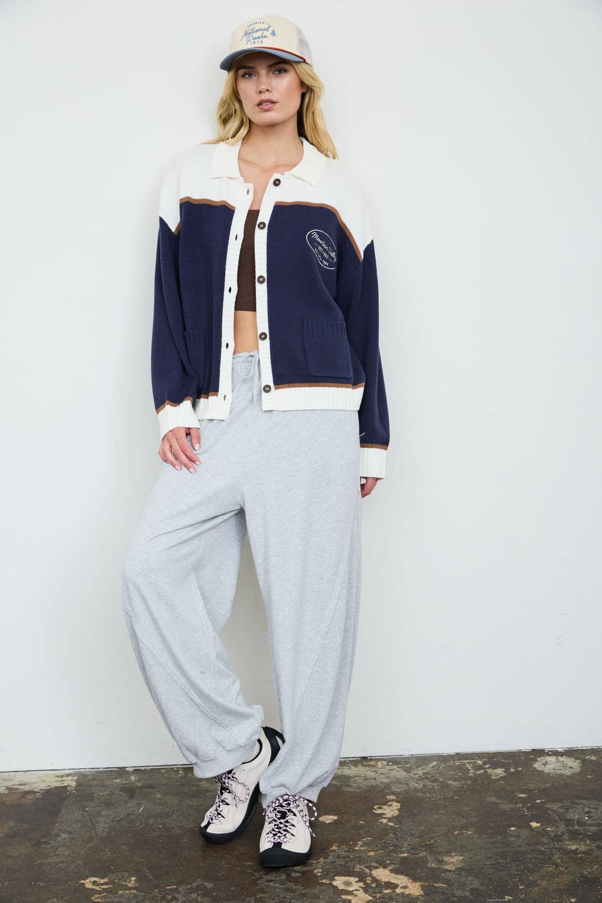 BEAR INTARSIA MOTIF KNIT CARDIGAN SWEATER