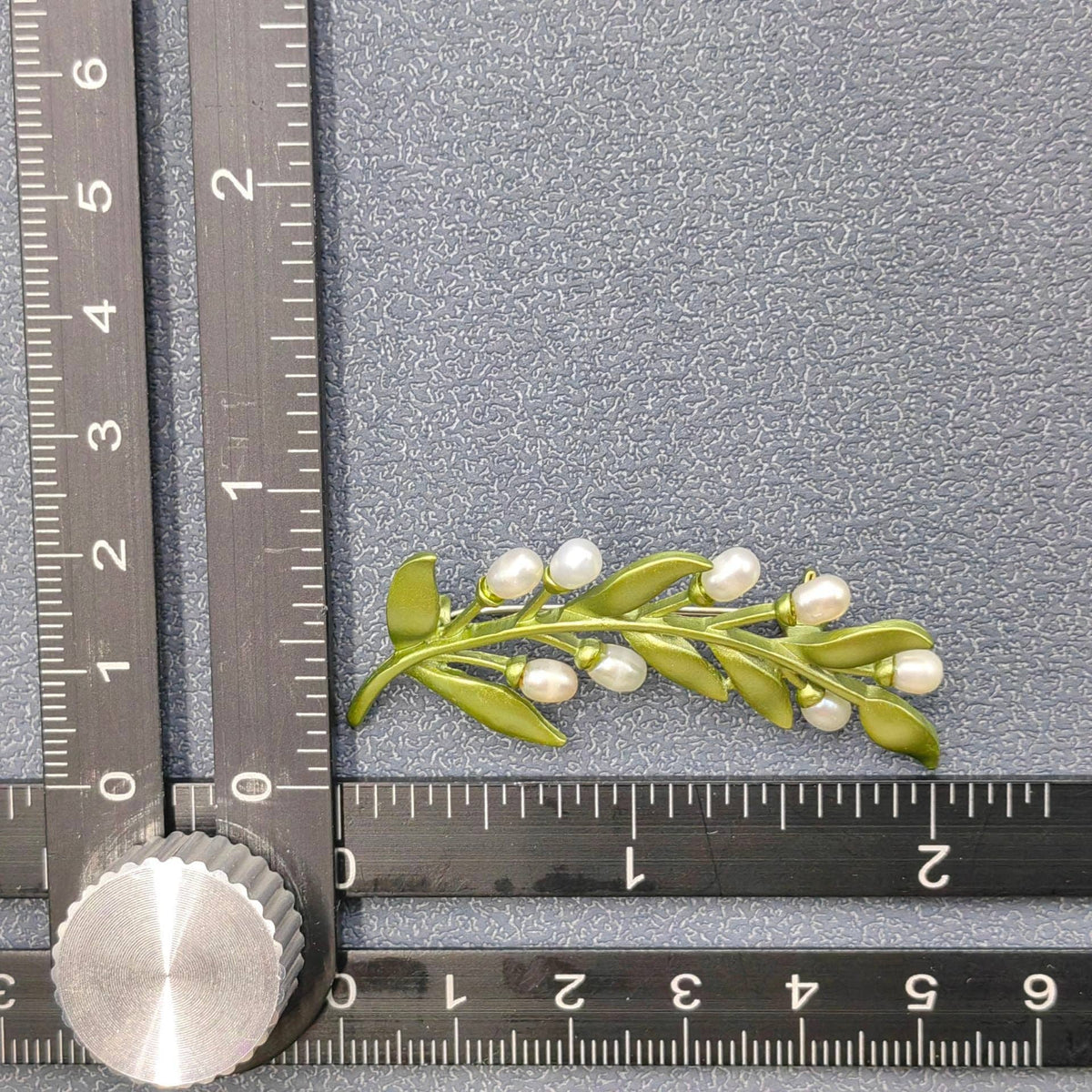 Vintage Inlaid Freshwater Pearl Green Leaf Brooch