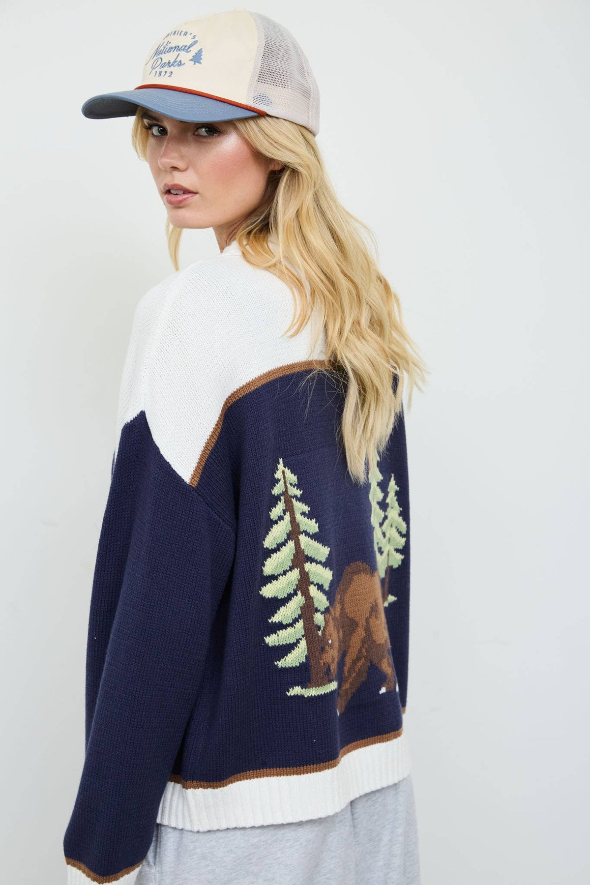 BEAR INTARSIA MOTIF KNIT CARDIGAN SWEATER
