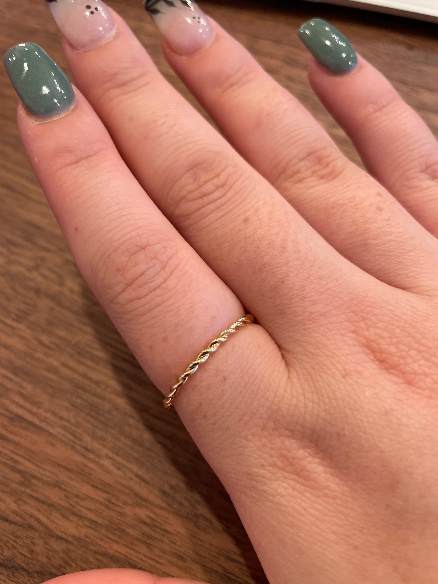 Twist Band Ring Golden Stella