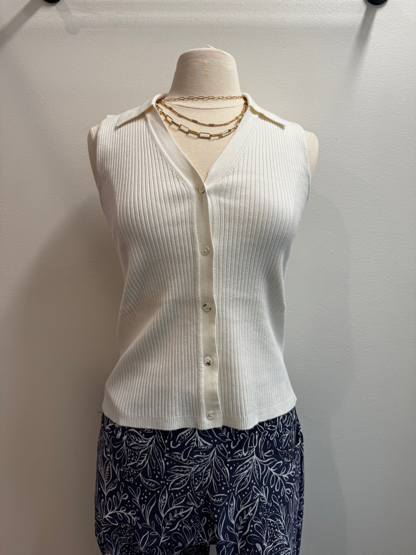 Ribbed Button Down Sleeveless Collar Top