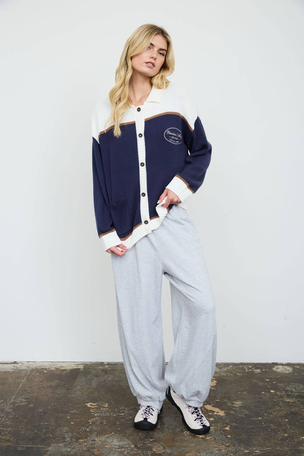 BEAR INTARSIA MOTIF KNIT CARDIGAN SWEATER