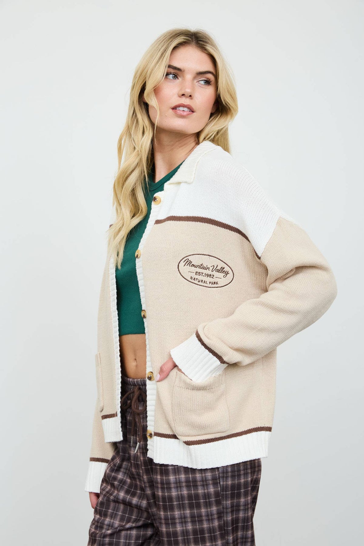 BEAR INTARSIA MOTIF KNIT CARDIGAN SWEATER