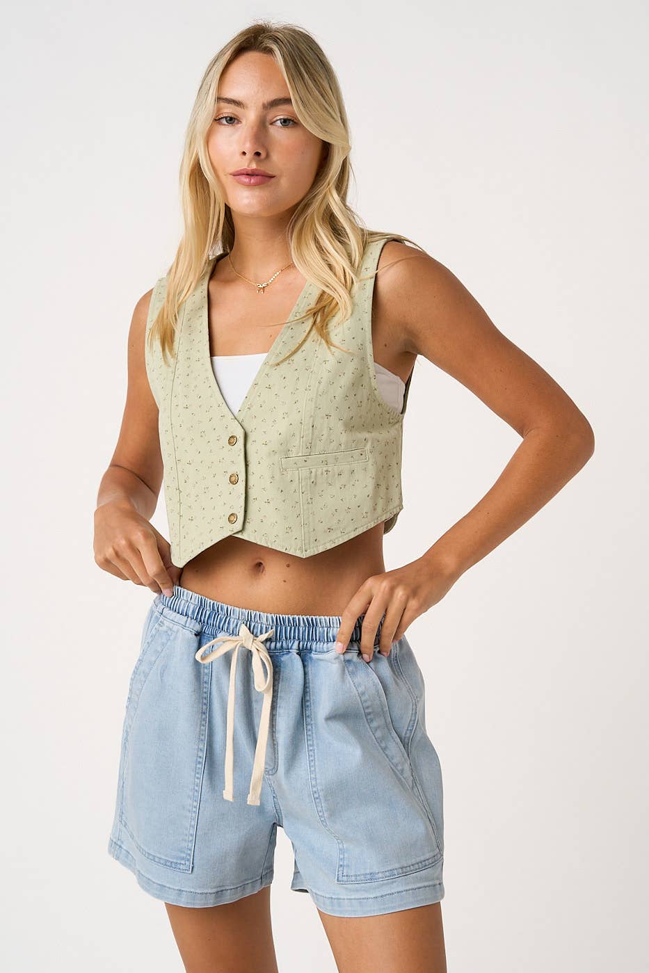 WASHED DENIM DRAWSTRING PATCH POCKET SHORTS