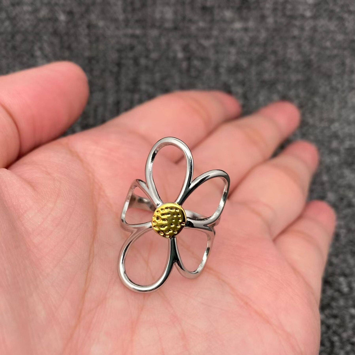 Hollow Flower 18K Gold Plated Stainless Steel Ring - FGS