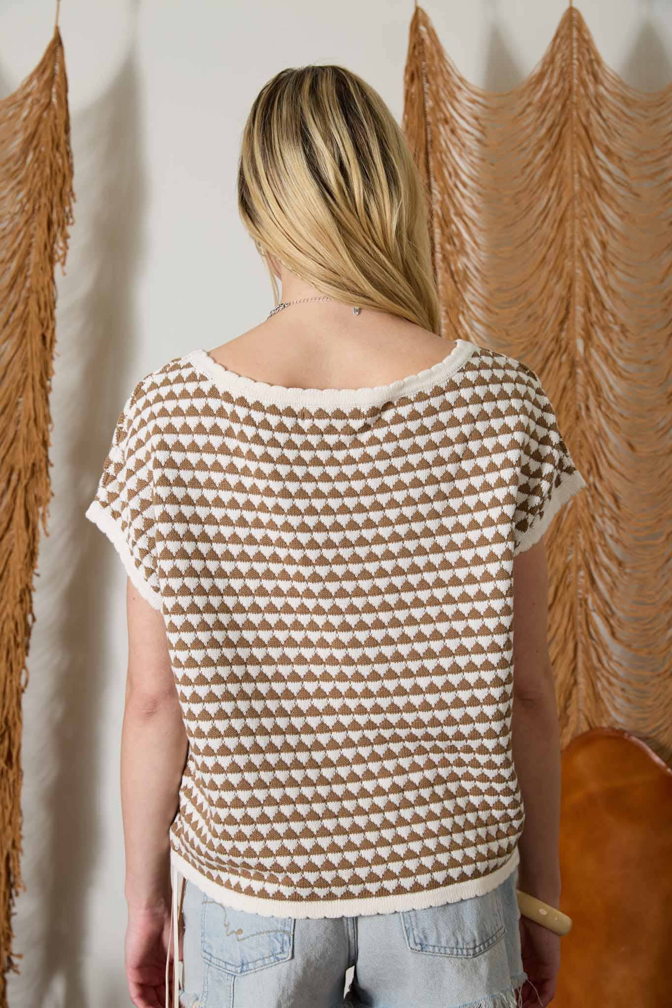 GEOMETRIC STRIPE SHORT SLEEVE SWEATER KNIT TOP