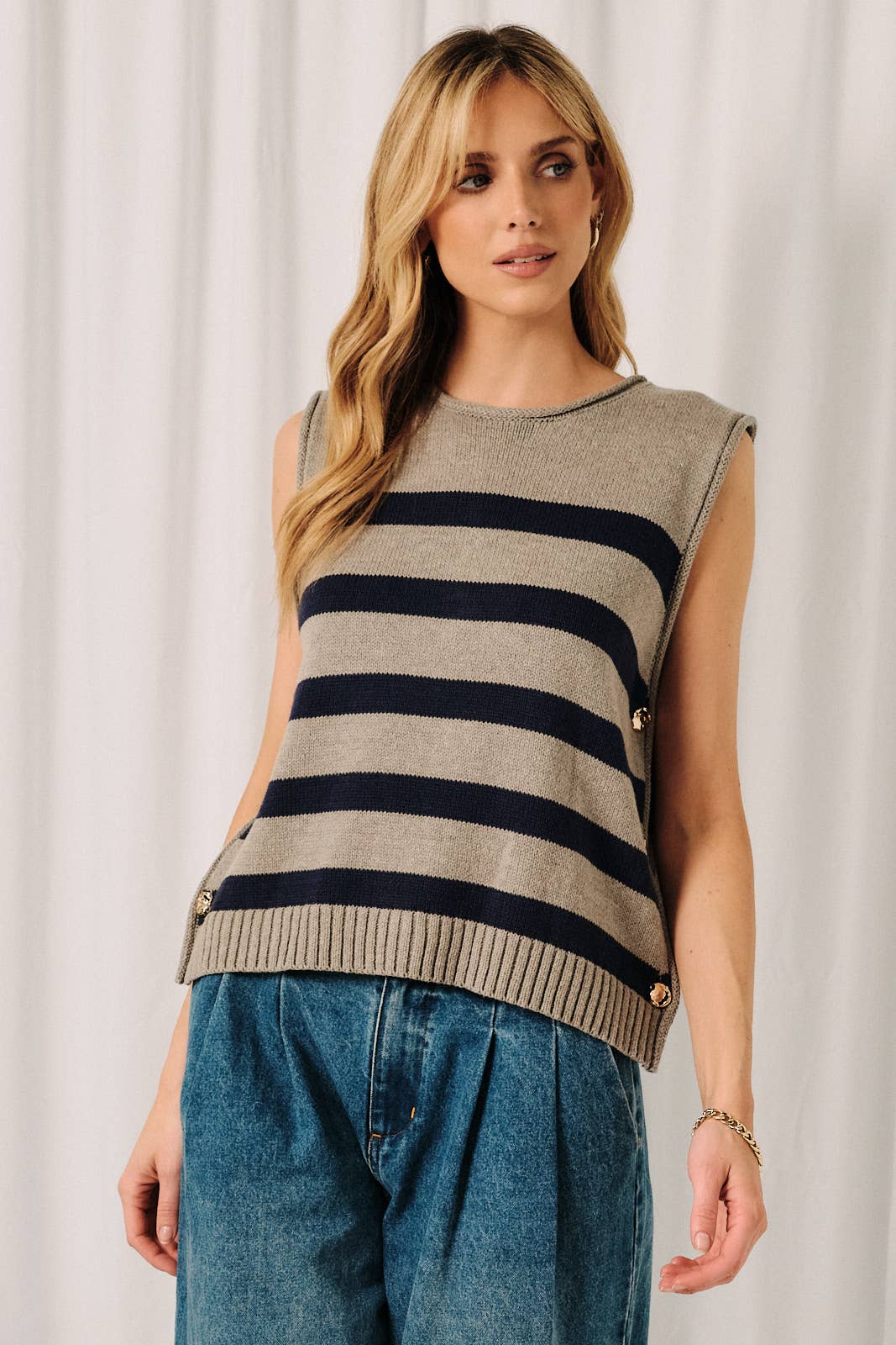 SLEEVELESS BOXY STRIPED SWEATER VEST W.SIDE BUTTONS