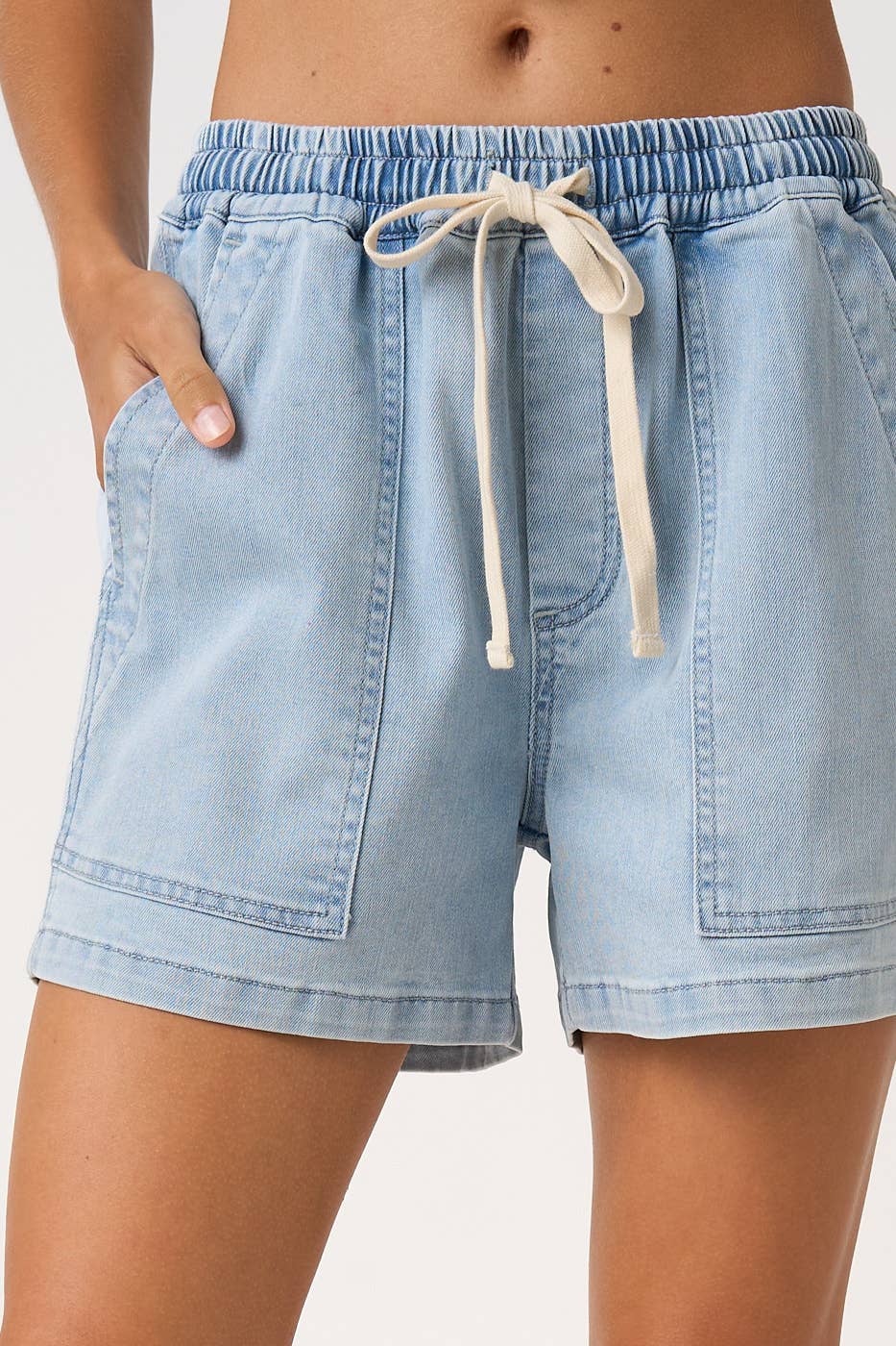WASHED DENIM DRAWSTRING PATCH POCKET SHORTS