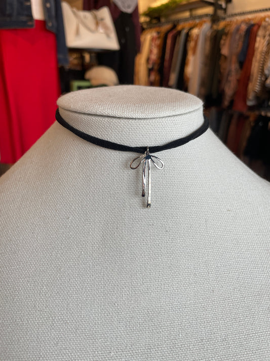 Melted Bow Pendant Stretchy Choker VB&CO