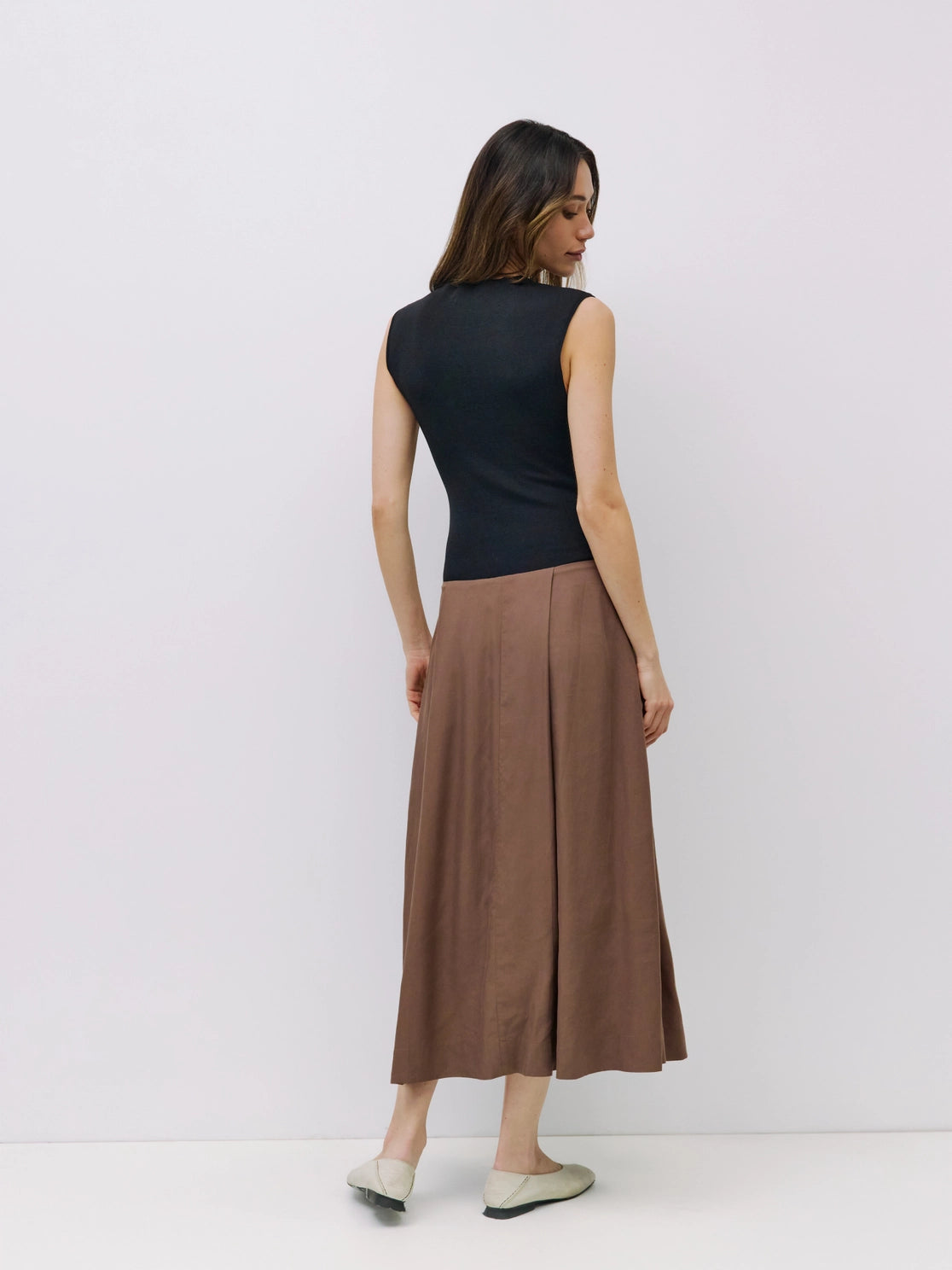 Contrast Two Tone Sleeveless Knit Dress with Pleated Skirt