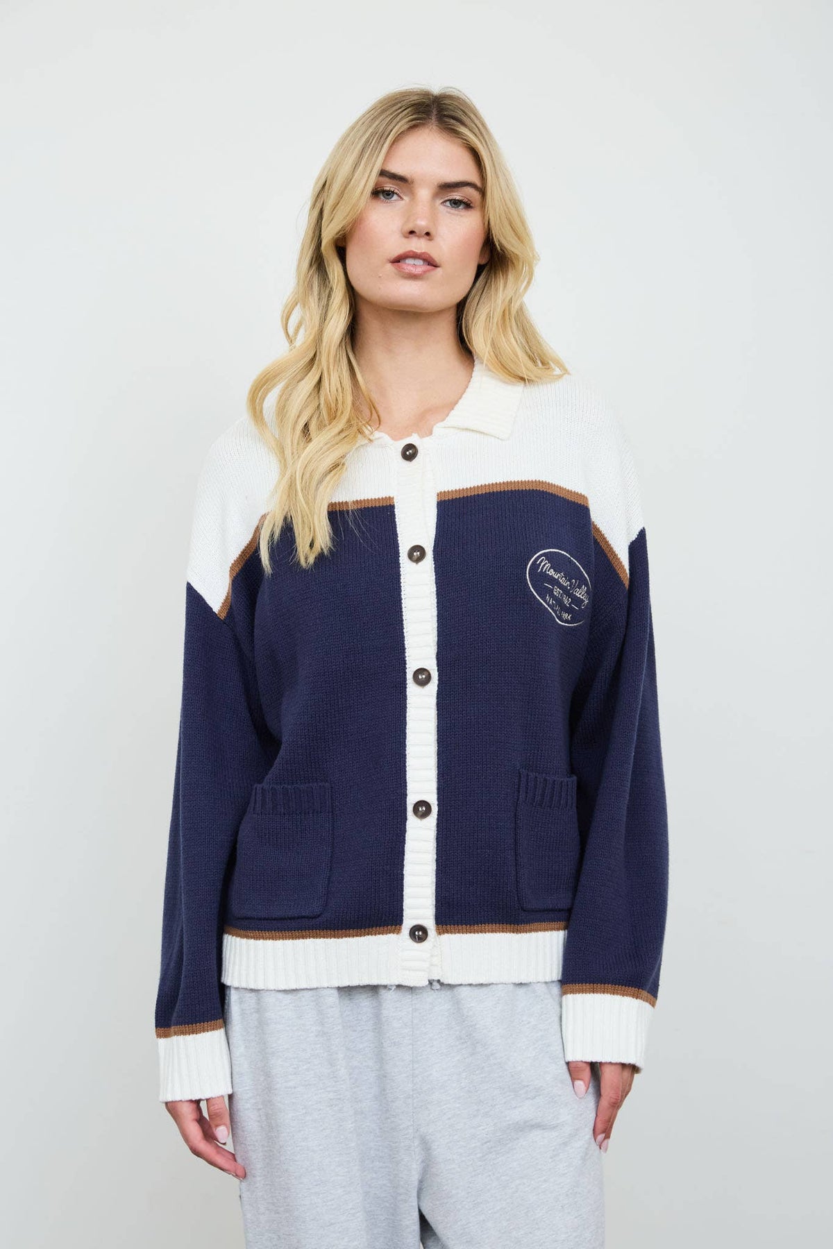 BEAR INTARSIA MOTIF KNIT CARDIGAN SWEATER