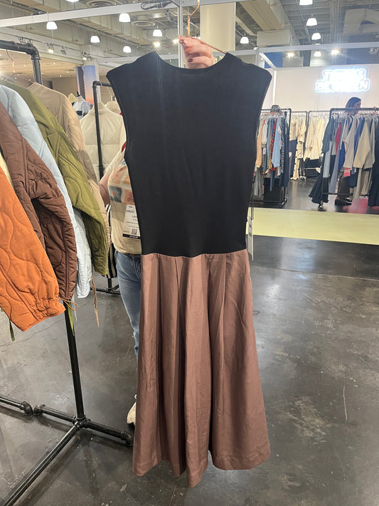 Contrast Two Tone Sleeveless Knit Dress with Pleated Skirt