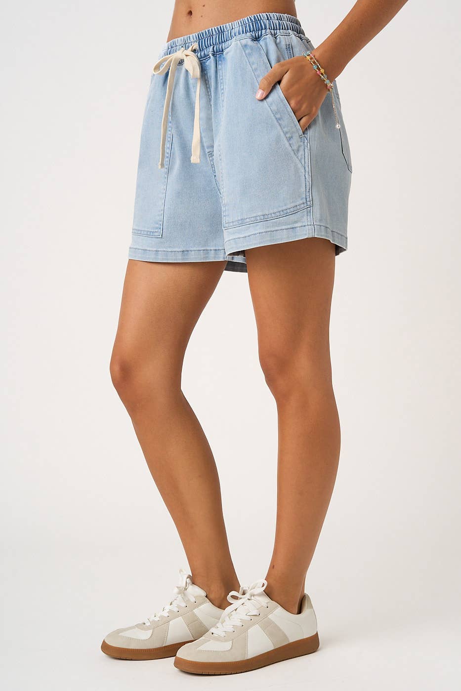 WASHED DENIM DRAWSTRING PATCH POCKET SHORTS