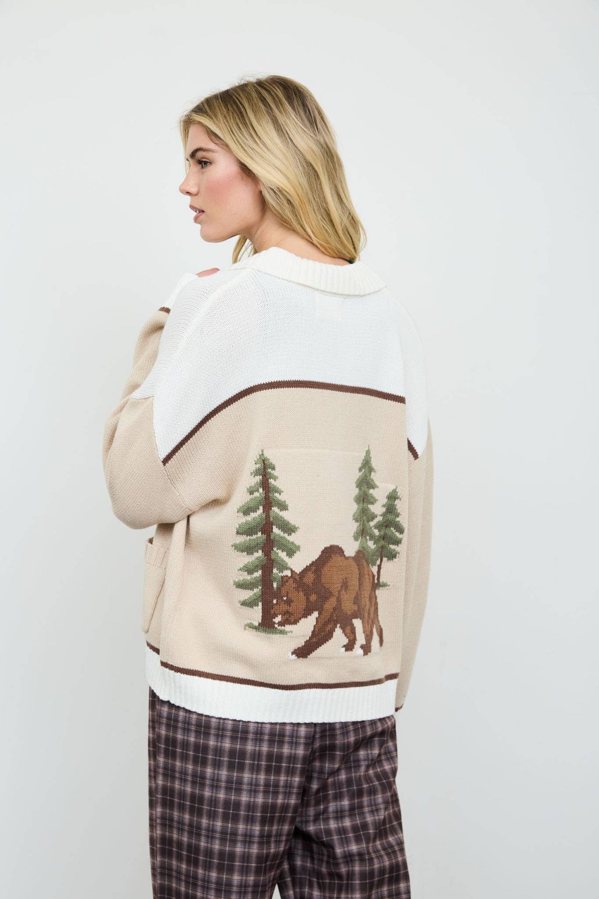 BEAR INTARSIA MOTIF KNIT CARDIGAN SWEATER