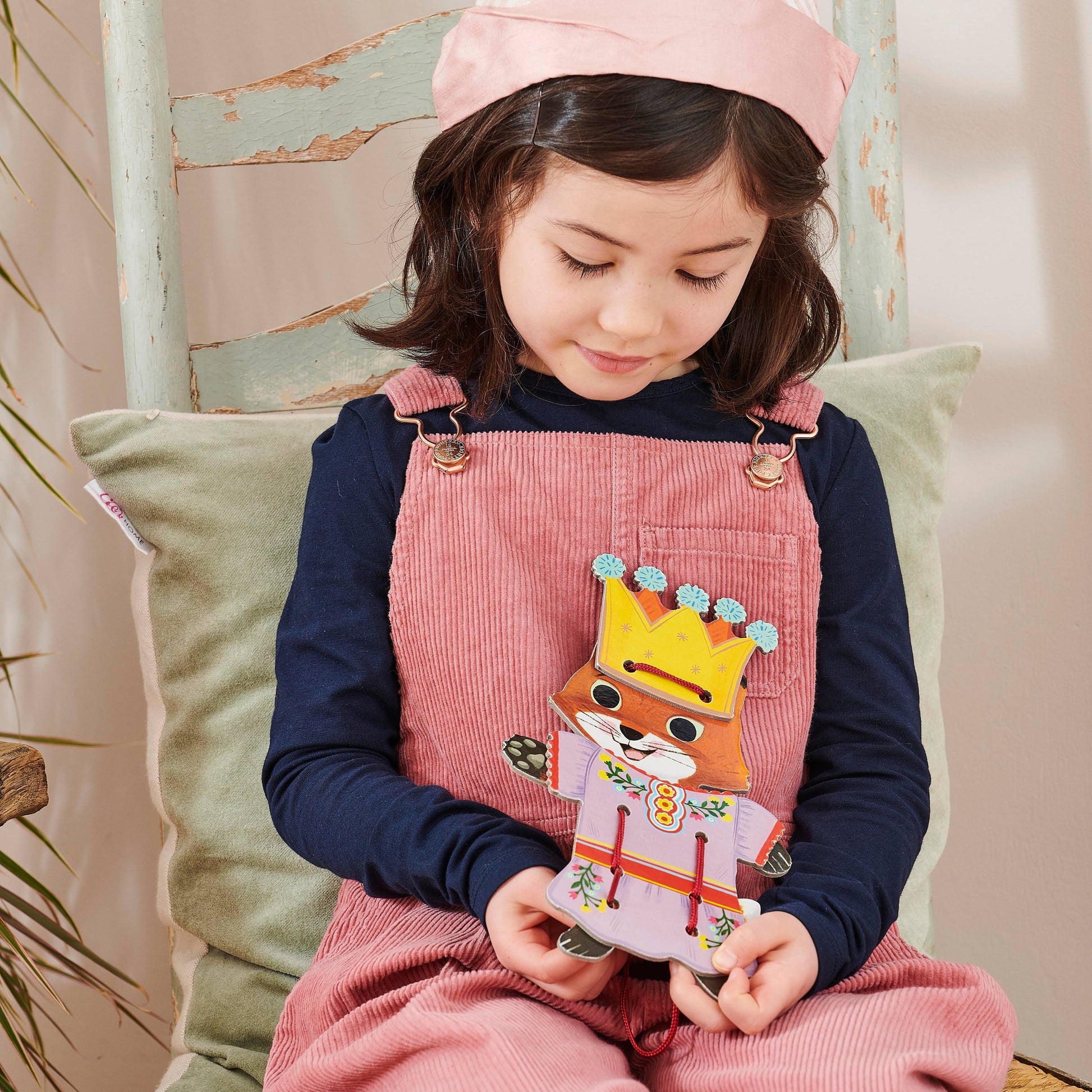 Woodland Friends Dress Up Lacing Card eeBoo